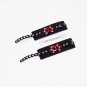 Черные кожаные наручники с красным декором и строчкой - Crazy Handmade - купить с доставкой в Вологде
