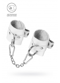 Белые мягкие кожаные наручники с люверсами - Pecado - купить с доставкой в Вологде