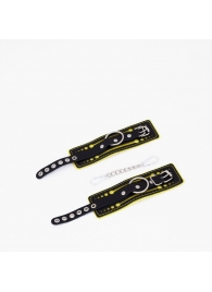 Черно-желтые кожаные наручники с жёлтой строчкой - Crazy Handmade - купить с доставкой в Вологде