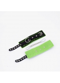 Черно-зеленые кожаные наручники с зеленой строчкой - Crazy Handmade - купить с доставкой в Вологде