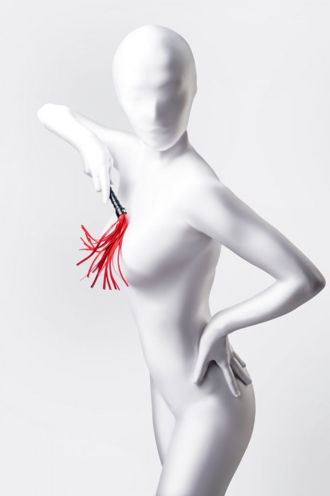 Красно-черный флоггер Anonymo - 28 см. - ToyFa - купить с доставкой в Вологде