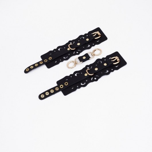 Черные кожаные наручники с узорами и золотистой фурнитурой - Crazy Handmade - купить с доставкой в Вологде